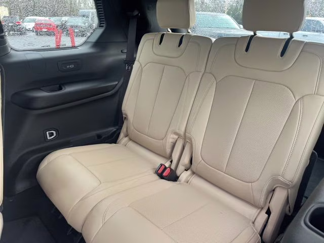 2025 Diamond Black Crystal Pearlcoat Jeep Grand Cherokee L Limited 4X4 SUV