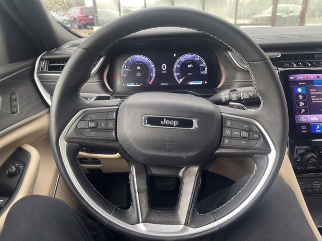 2025 Diamond Black Crystal Pearlcoat Jeep Grand Cherokee L Limited 4X4 SUV