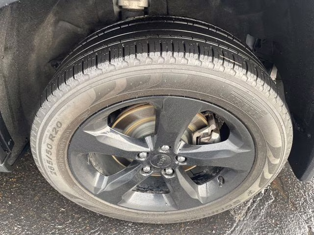 2025 Diamond Black Crystal Pearlcoat Jeep Grand Cherokee L Limited 4X4 SUV