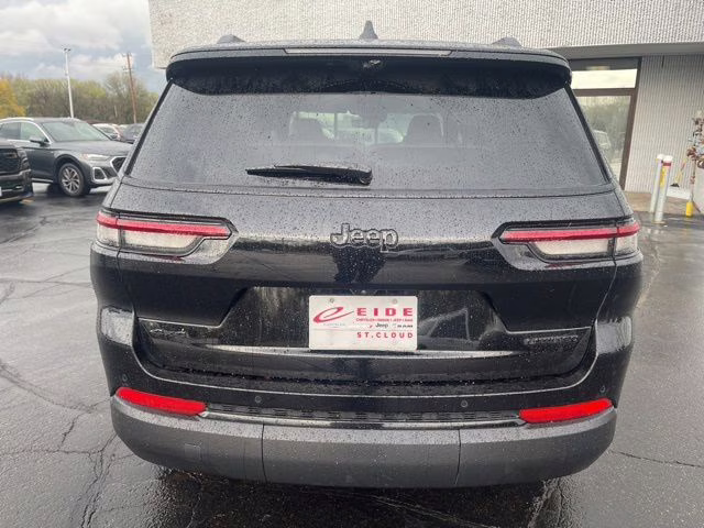 2025 Diamond Black Crystal Pearlcoat Jeep Grand Cherokee L Limited 4X4 SUV