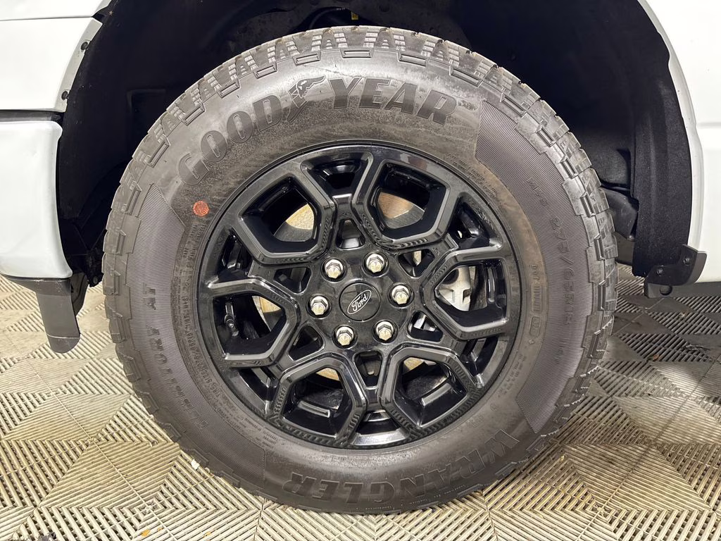 2025 Space White Metallic Ford F-150 XLT 4X4 Truck