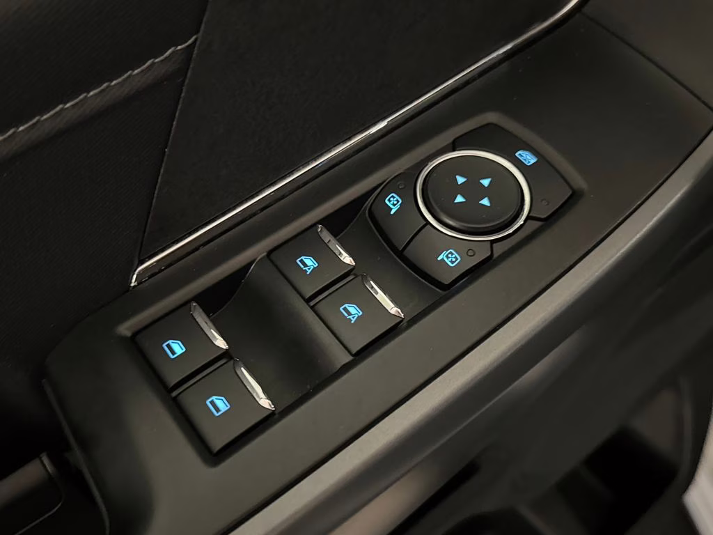 2025 Space White Metallic Ford F-150 XLT 4X4 Truck