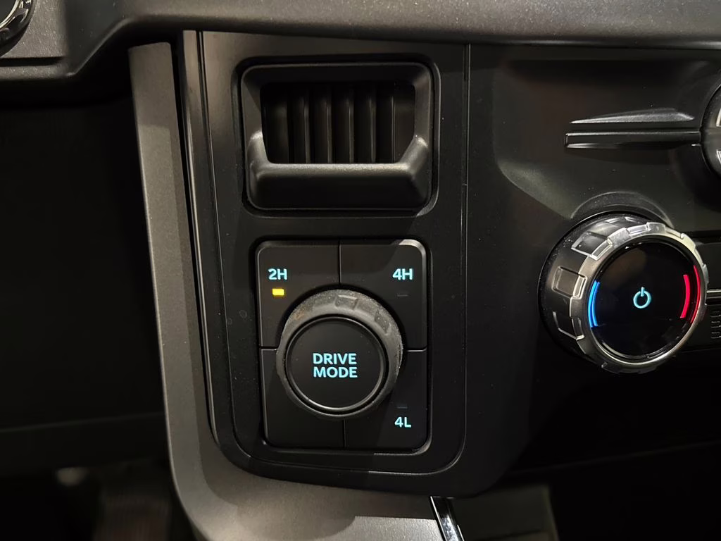 2025 Space White Metallic Ford F-150 XLT 4X4 Truck