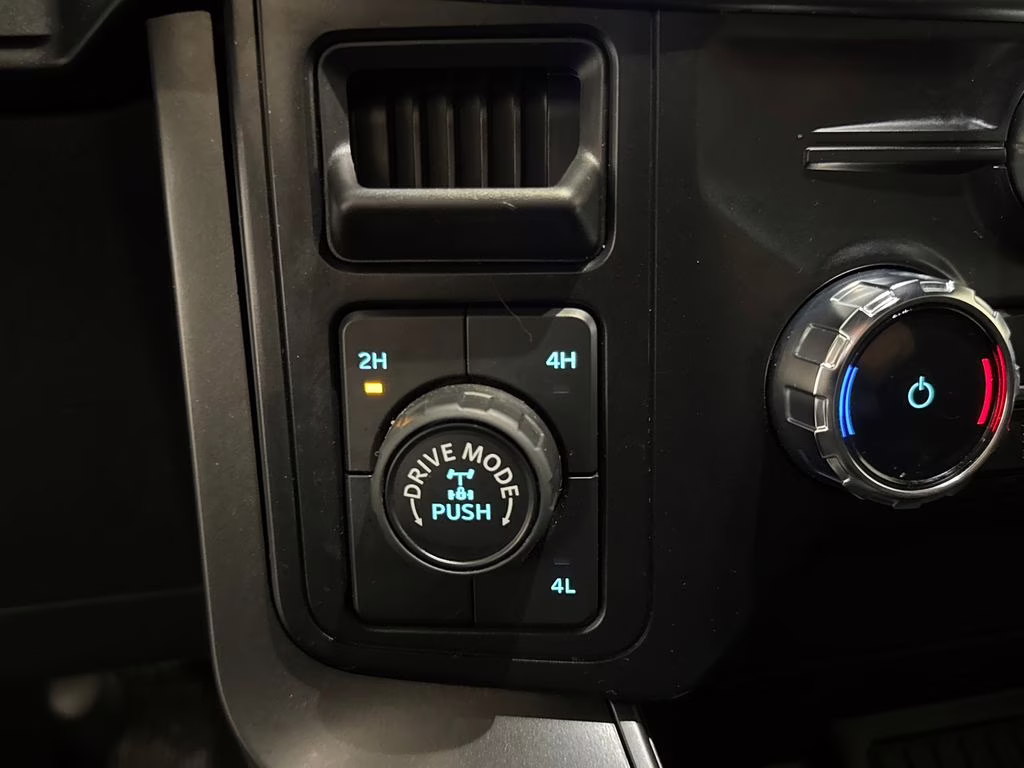 2024 Agate Black Metallic Ford F-150 XLT 4X4 Truck