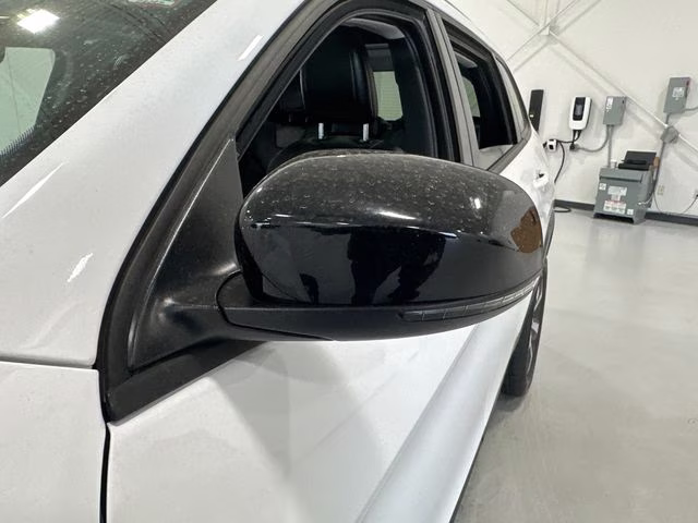 2022 Bright White Clearcoat Jeep Cherokee Limited 4X4 SUV