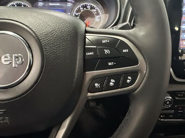 2022 Bright White Clearcoat Jeep Cherokee Limited 4X4 SUV