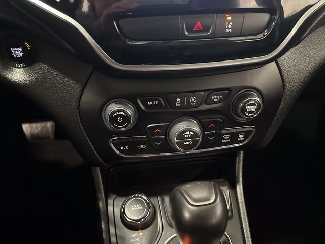 2022 Bright White Clearcoat Jeep Cherokee Limited 4X4 SUV