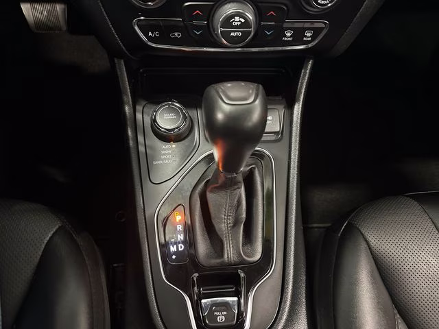 2022 Bright White Clearcoat Jeep Cherokee Limited 4X4 SUV