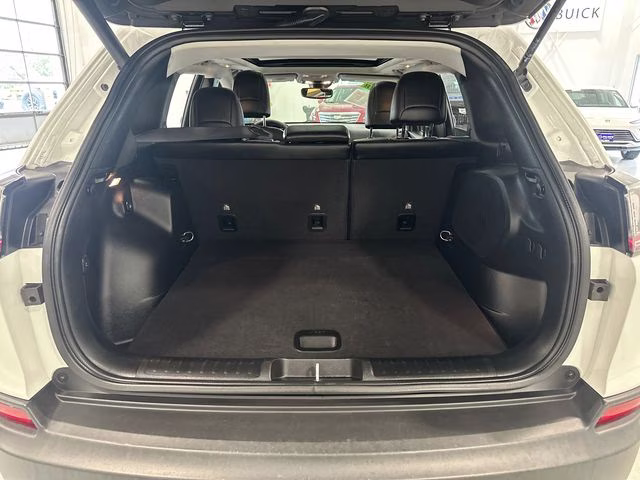 2022 Bright White Clearcoat Jeep Cherokee Limited 4X4 SUV