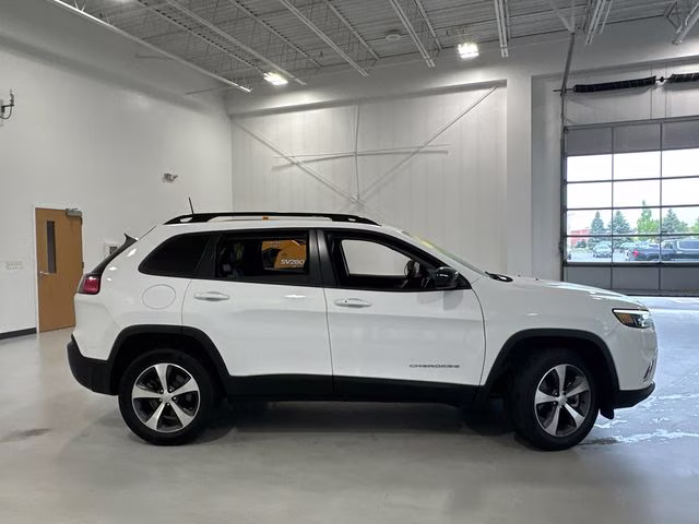 2022 Bright White Clearcoat Jeep Cherokee Limited 4X4 SUV