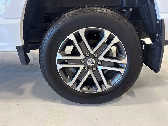 2023 Oxford White Ford F-150 XLT 4X4 Truck