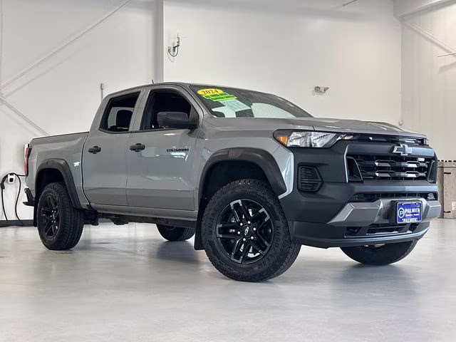 2024 Sterling Gray Metallic Chevrolet Colorado Trail Boss 4X4 Truck