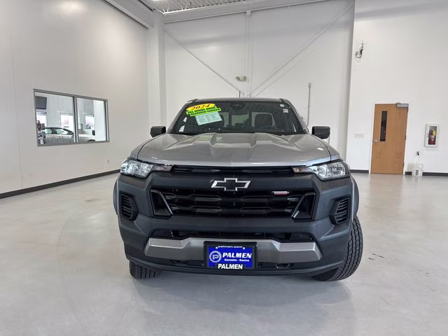 2024 Sterling Gray Metallic Chevrolet Colorado Trail Boss 4X4 Truck