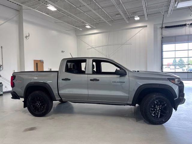 2024 Sterling Gray Metallic Chevrolet Colorado Trail Boss 4X4 Truck