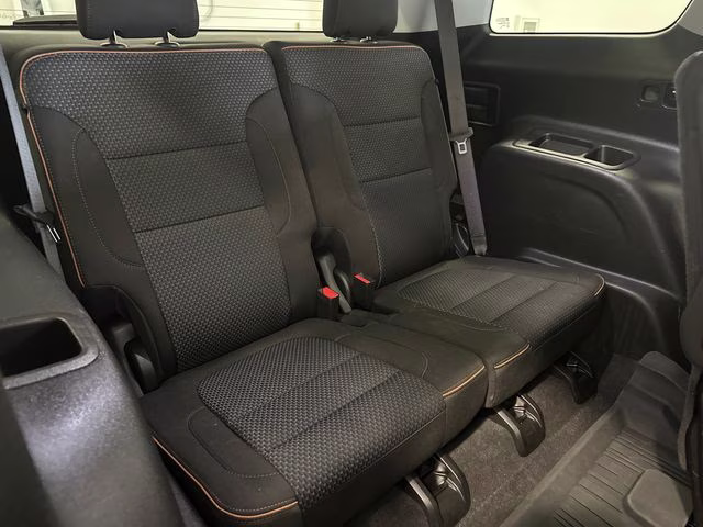 2023 Summit White GMC Acadia AT4 AWD SUV