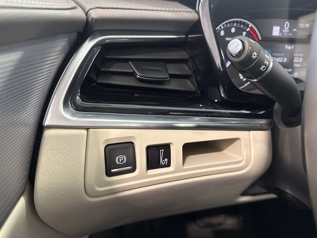 2024 Crystal White Tricoat Cadillac XT6 Premium Luxury AWD SUV