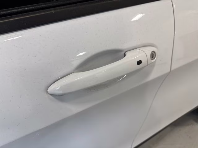 2022 Bright White Clearcoat Jeep Cherokee Limited 4X4 SUV