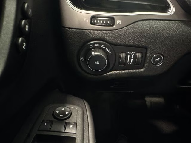 2022 Bright White Clearcoat Jeep Cherokee Limited 4X4 SUV