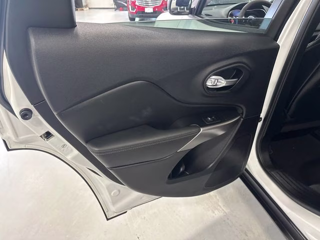 2022 Bright White Clearcoat Jeep Cherokee Limited 4X4 SUV