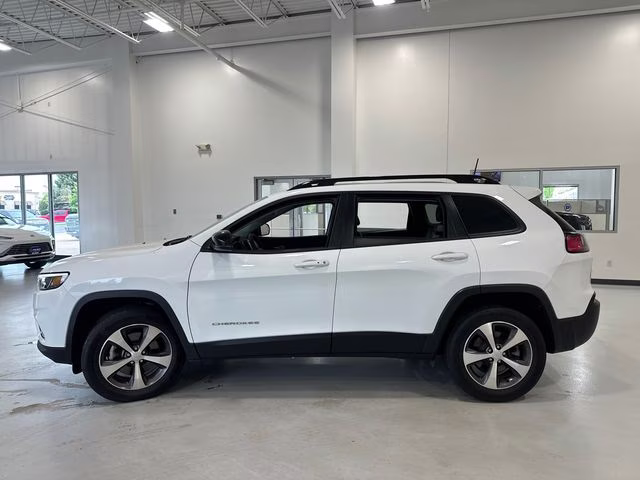 2022 Bright White Clearcoat Jeep Cherokee Limited 4X4 SUV