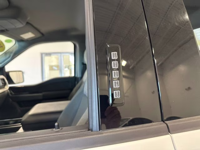2023 Oxford White Ford F-150 XLT 4X4 Truck