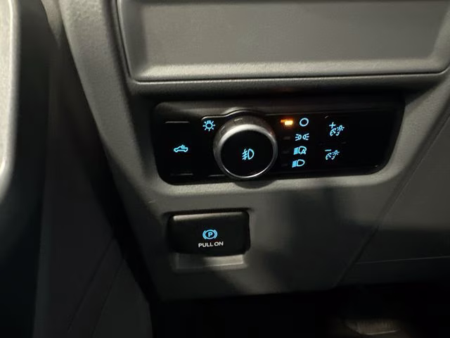 2023 Oxford White Ford F-150 XLT 4X4 Truck