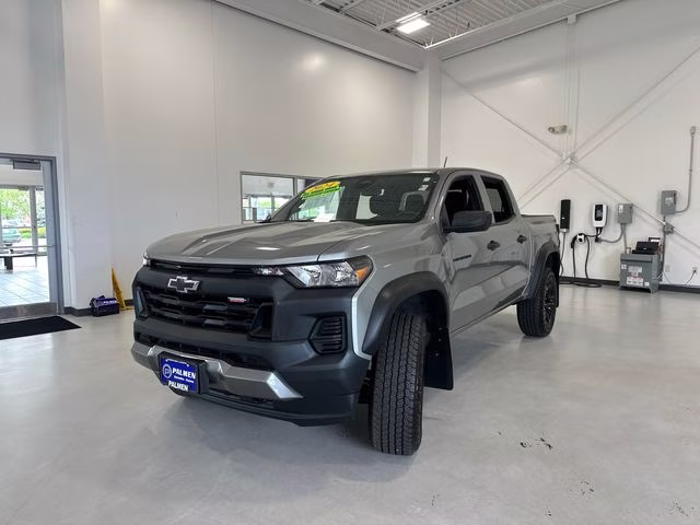 2024 Sterling Gray Metallic Chevrolet Colorado Trail Boss 4X4 Truck