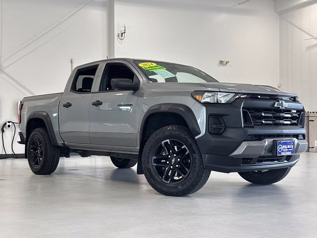 2024 Sterling Gray Metallic Chevrolet Colorado Trail Boss 4X4 Truck