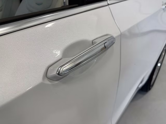 2024 Crystal White Tricoat Cadillac XT6 Premium Luxury AWD SUV