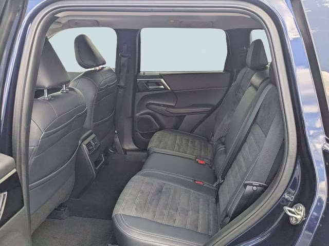 2024 Cosmic Blue Metallic Mitsubishi Outlander SE FWD SUV