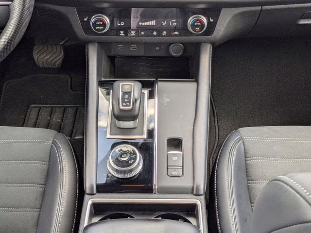 2024 Cosmic Blue Metallic Mitsubishi Outlander SE FWD SUV