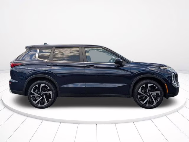 2024 Cosmic Blue Metallic Mitsubishi Outlander SE FWD SUV