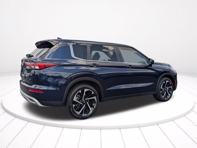 2024 Cosmic Blue Metallic Mitsubishi Outlander SE FWD SUV