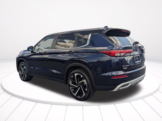 2024 Cosmic Blue Metallic Mitsubishi Outlander SE FWD SUV