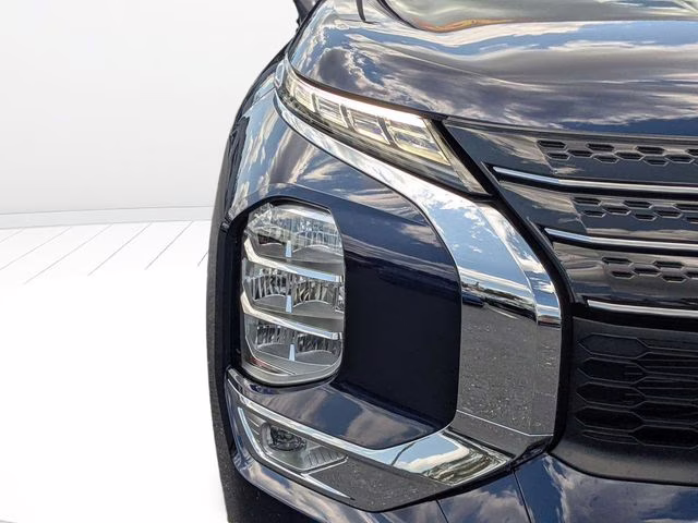 2024 Cosmic Blue Metallic Mitsubishi Outlander SE FWD SUV