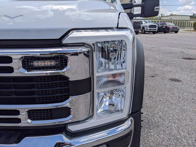 2023 Oxford White Ford F-600SD XL 4X4 Chassis