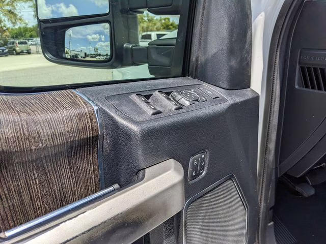 2020 White Metallic Ford Super Duty F-250 SRW Lariat 4X4 Truck