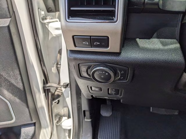 2020 White Metallic Ford Super Duty F-250 SRW Lariat 4X4 Truck