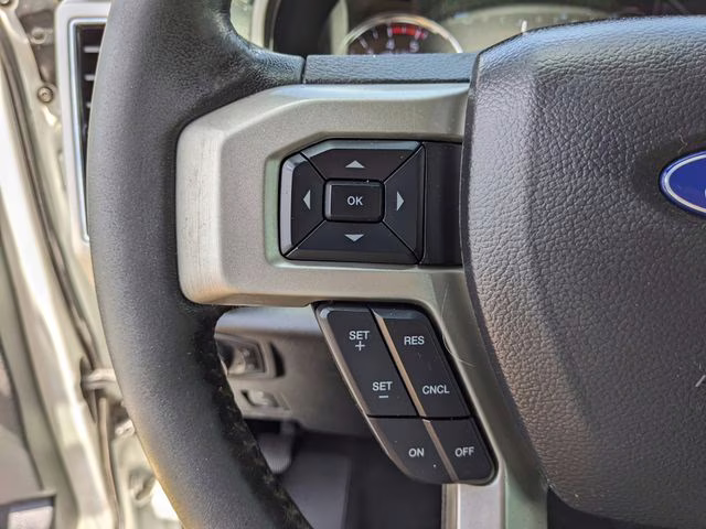 2020 White Metallic Ford Super Duty F-250 SRW Lariat 4X4 Truck