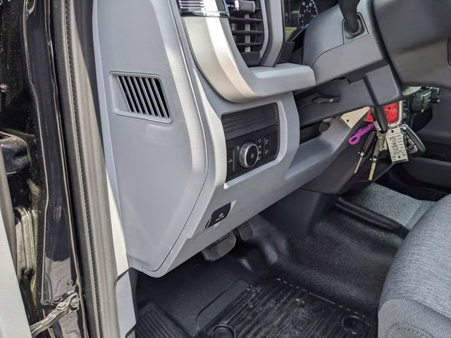 2026 Agate Black Metallic Ford Super Duty F-450 DRW XL 4X4 Truck