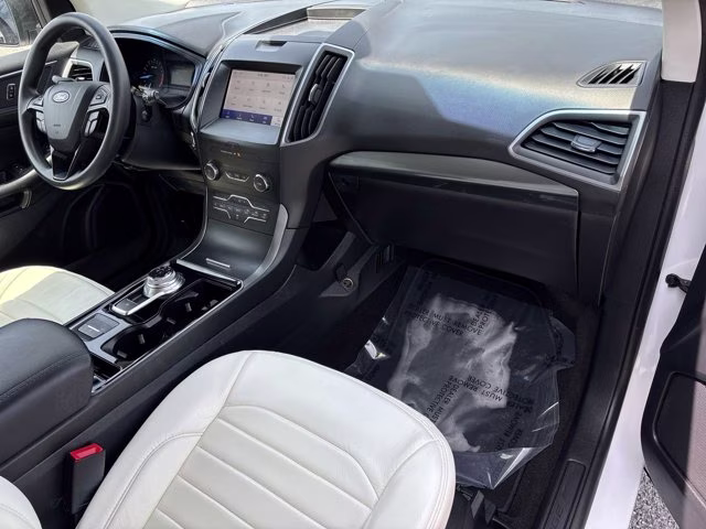 2020 Oxford White Ford Edge SE FWD SUV