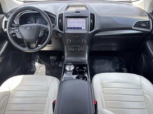 2020 Oxford White Ford Edge SE FWD SUV