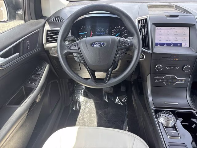2020 Oxford White Ford Edge SE FWD SUV