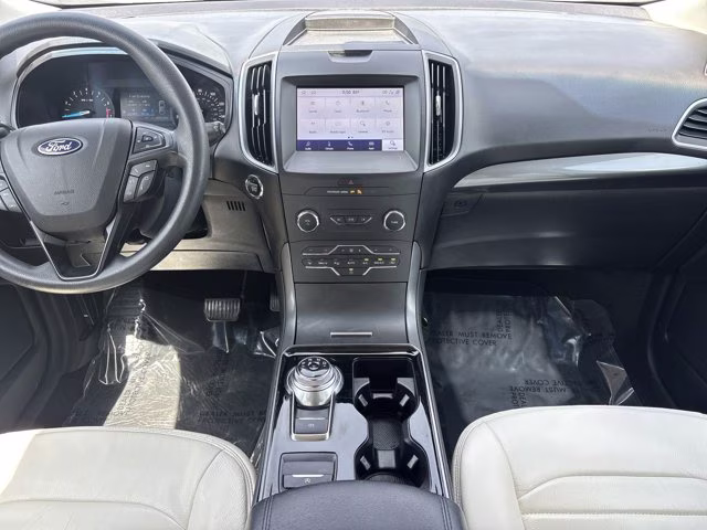 2020 Oxford White Ford Edge SE FWD SUV