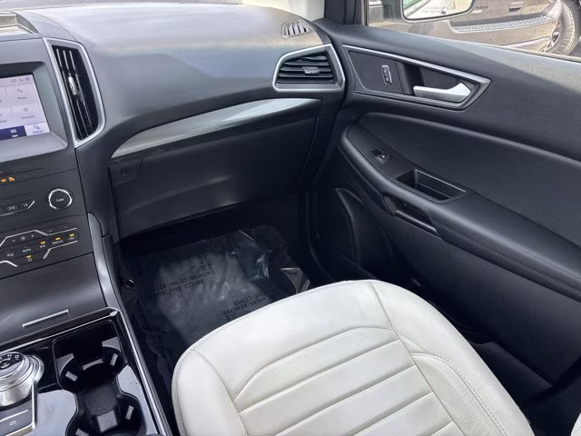 2020 Oxford White Ford Edge SE FWD SUV