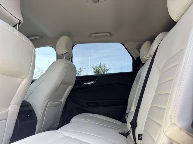 2020 Oxford White Ford Edge SE FWD SUV