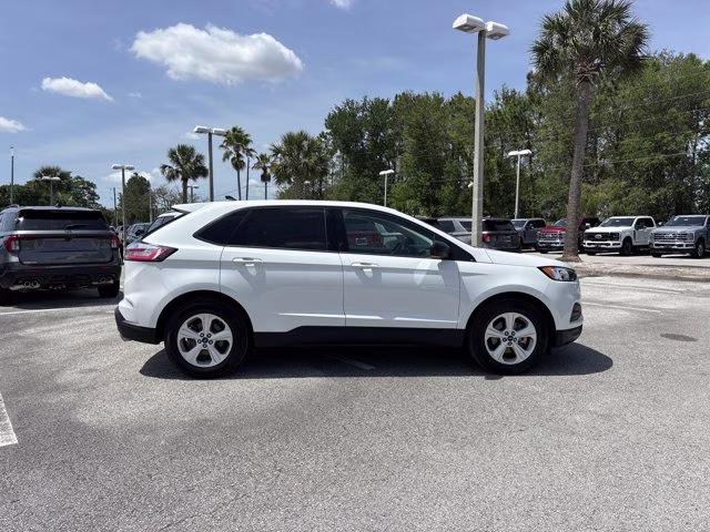 2020 Oxford White Ford Edge SE FWD SUV