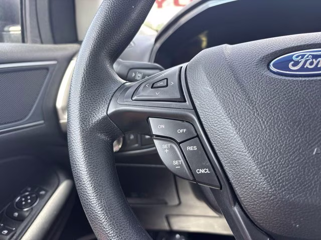 2020 Oxford White Ford Edge SE FWD SUV