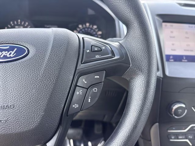 2020 Oxford White Ford Edge SE FWD SUV