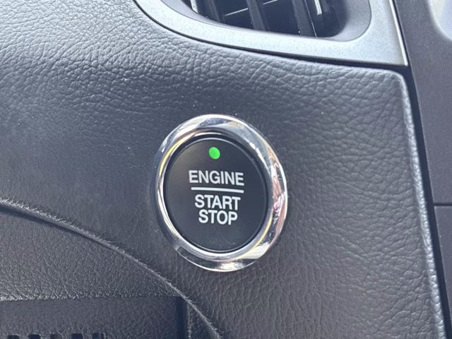 2020 Oxford White Ford Edge SE FWD SUV